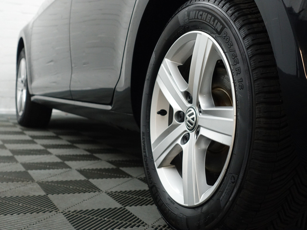 
Volkswagen Golf 1.2 TSI Highline Aut- Navi, Park Assist, Clima, Cruise, Sport Interieur vol									