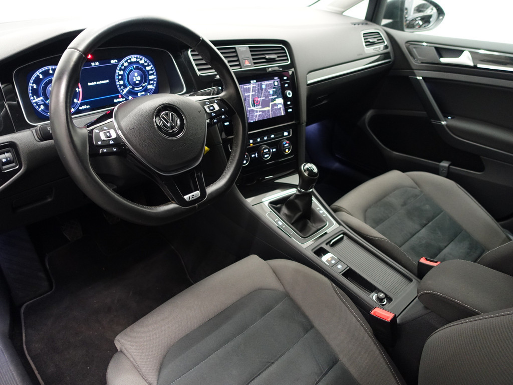 
Volkswagen Golf 1.4 TSI R-line+ Virtual Cockpit, Carplay, Navi, Cruise, Park Assist, Clima vol									