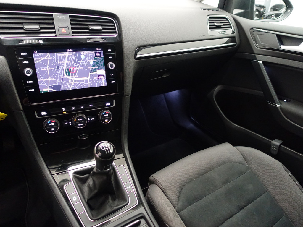 
Volkswagen Golf 1.4 TSI R-line+ Virtual Cockpit, Carplay, Navi, Cruise, Park Assist, Clima vol									
