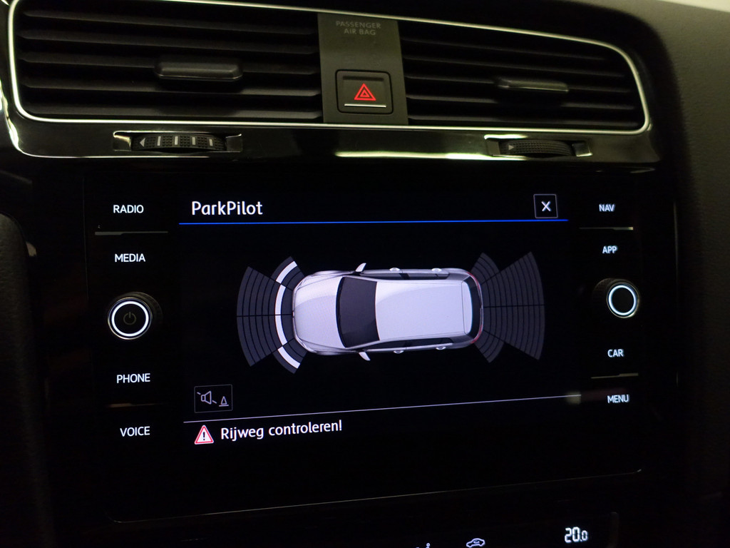 
Volkswagen Golf 1.4 TSI R-line+ Virtual Cockpit, Carplay, Navi, Cruise, Park Assist, Clima vol									