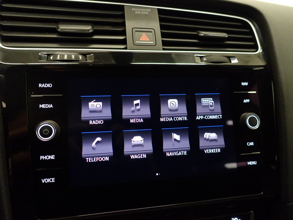 
Volkswagen Golf 1.4 TSI R-line+ Virtual Cockpit, Carplay, Navi, Cruise, Park Assist, Clima vol									