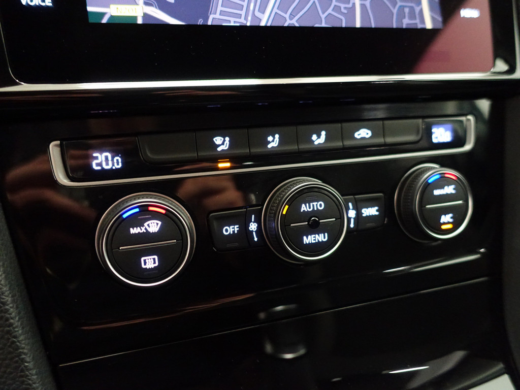 
Volkswagen Golf 1.4 TSI R-line+ Virtual Cockpit, Carplay, Navi, Cruise, Park Assist, Clima vol									