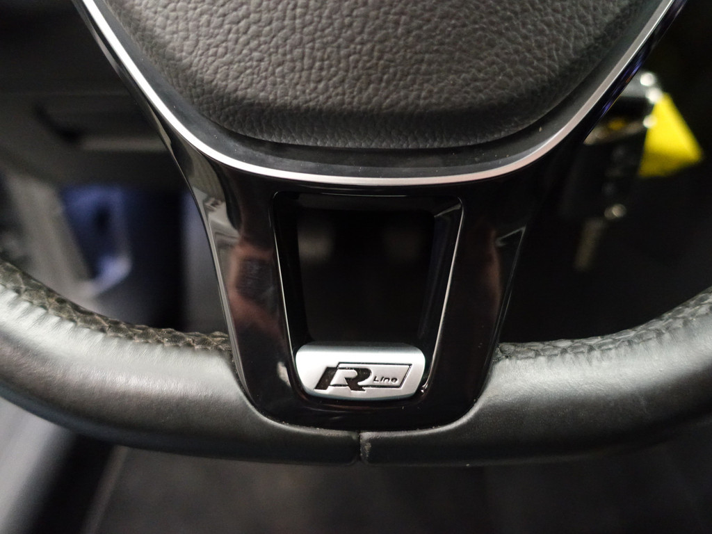 
Volkswagen Golf 1.4 TSI R-line+ Virtual Cockpit, Carplay, Navi, Cruise, Park Assist, Clima vol									