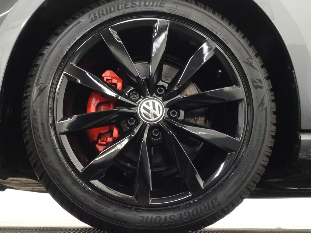 
Volkswagen Golf 1.4 TSI R-line+ Virtual Cockpit, Carplay, Navi, Cruise, Park Assist, Clima vol									