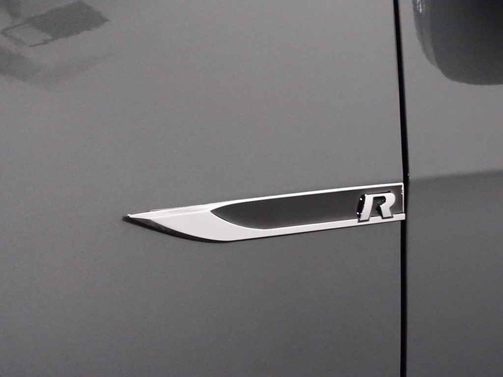 
Volkswagen Golf 1.4 TSI R-line+ Virtual Cockpit, Carplay, Navi, Cruise, Park Assist, Clima vol									