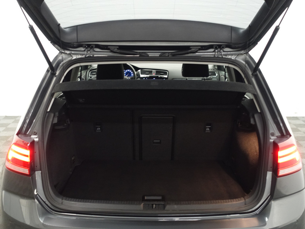 
Volkswagen Golf 1.4 TSI R-line+ Virtual Cockpit, Carplay, Navi, Cruise, Park Assist, Clima vol									