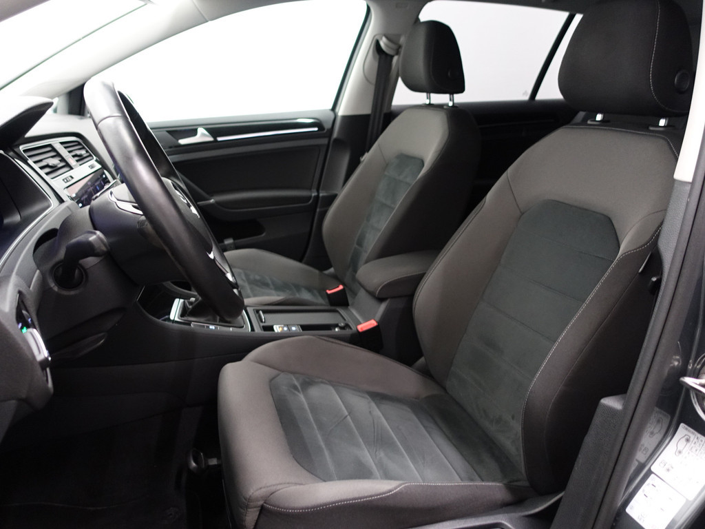 
Volkswagen Golf 1.4 TSI R-line+ Virtual Cockpit, Carplay, Navi, Cruise, Park Assist, Clima vol									