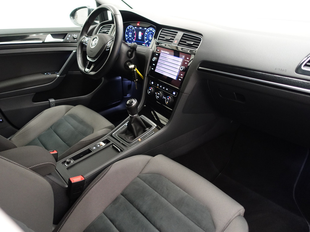 
Volkswagen Golf 1.4 TSI R-line+ Virtual Cockpit, Carplay, Navi, Cruise, Park Assist, Clima vol									