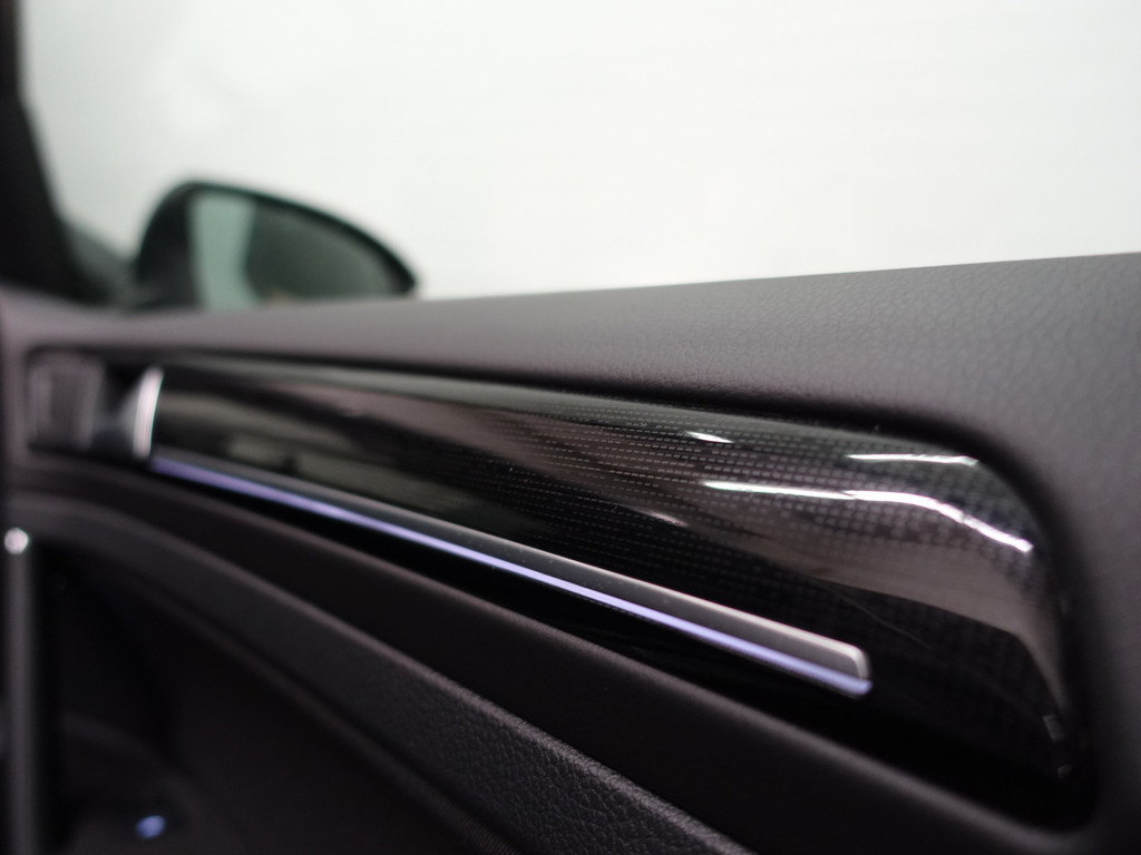 
Volkswagen Golf 1.4 TSI R-line+ Virtual Cockpit, Carplay, Navi, Cruise, Park Assist, Clima vol									