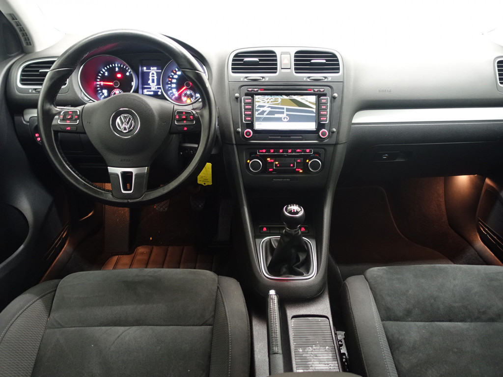 
Volkswagen Golf 1.6 TDI HIGHLINE BLUEMOTION – Full map Navi, Alcantara, ECC, LMV, PDC vol									