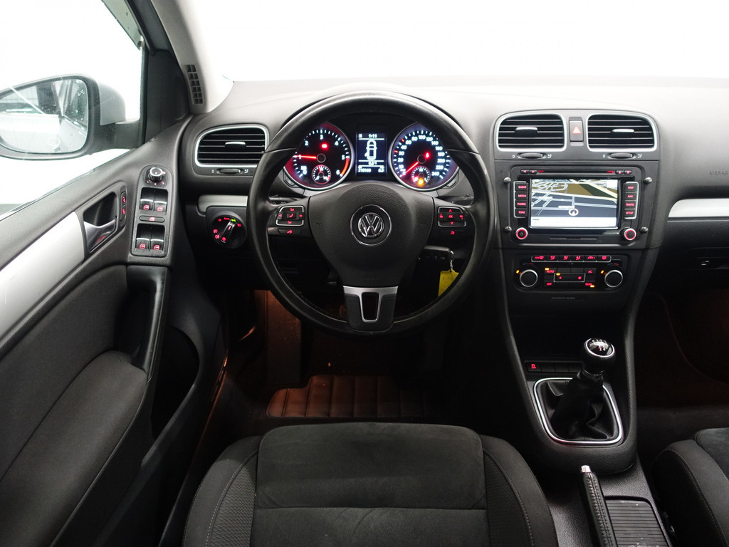 
Volkswagen Golf 1.6 TDI HIGHLINE BLUEMOTION – Full map Navi, Alcantara, ECC, LMV, PDC vol									