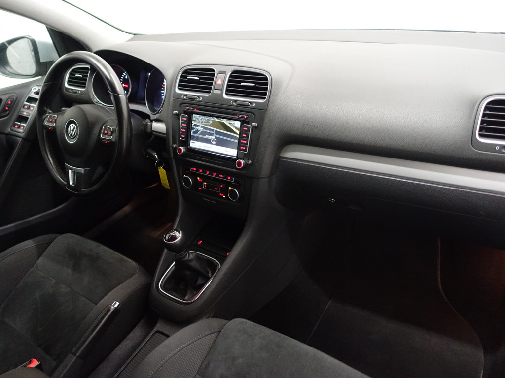 
Volkswagen Golf 1.6 TDI HIGHLINE BLUEMOTION – Full map Navi, Alcantara, ECC, LMV, PDC vol									