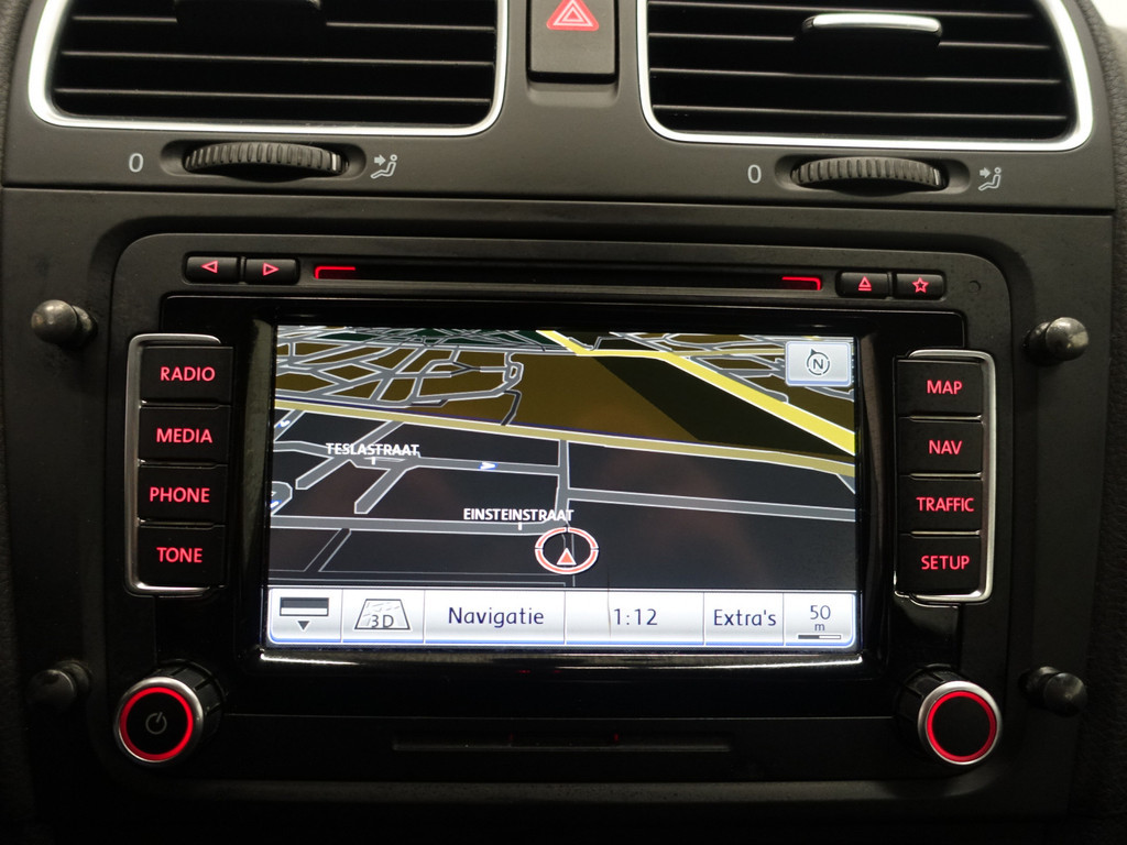 
Volkswagen Golf 1.6 TDI HIGHLINE BLUEMOTION – Full map Navi, Alcantara, ECC, LMV, PDC vol									