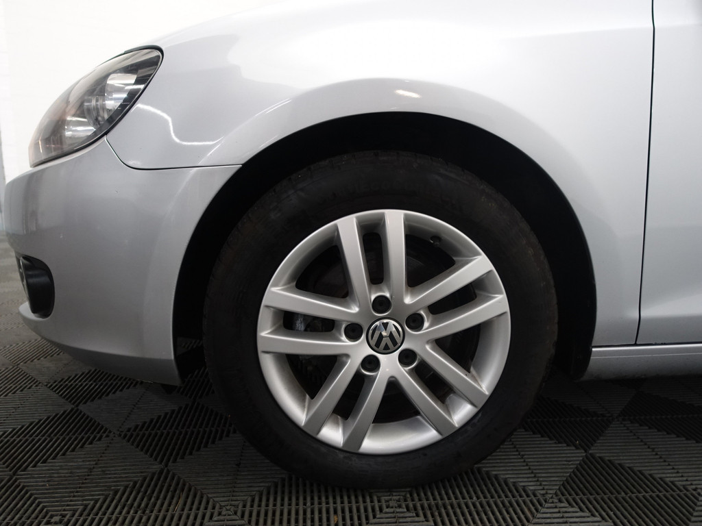 
Volkswagen Golf 1.6 TDI HIGHLINE BLUEMOTION – Full map Navi, Alcantara, ECC, LMV, PDC vol									