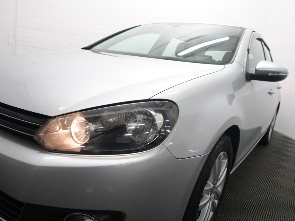 
Volkswagen Golf 1.6 TDI HIGHLINE BLUEMOTION – Full map Navi, Alcantara, ECC, LMV, PDC vol									