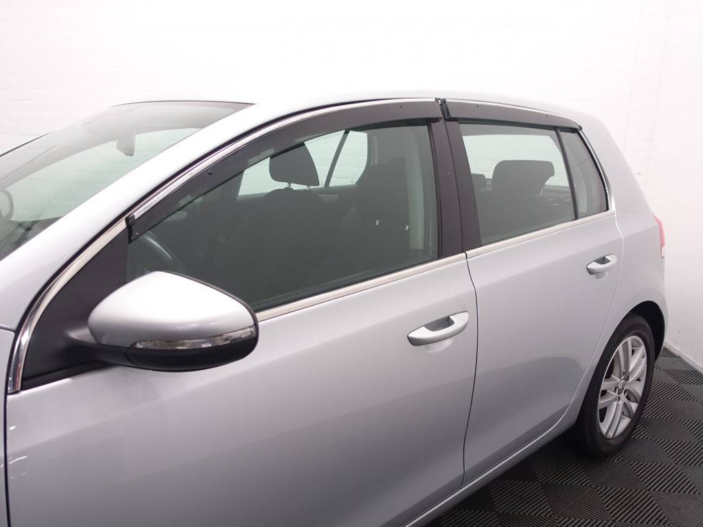 
Volkswagen Golf 1.6 TDI HIGHLINE BLUEMOTION – Full map Navi, Alcantara, ECC, LMV, PDC vol									