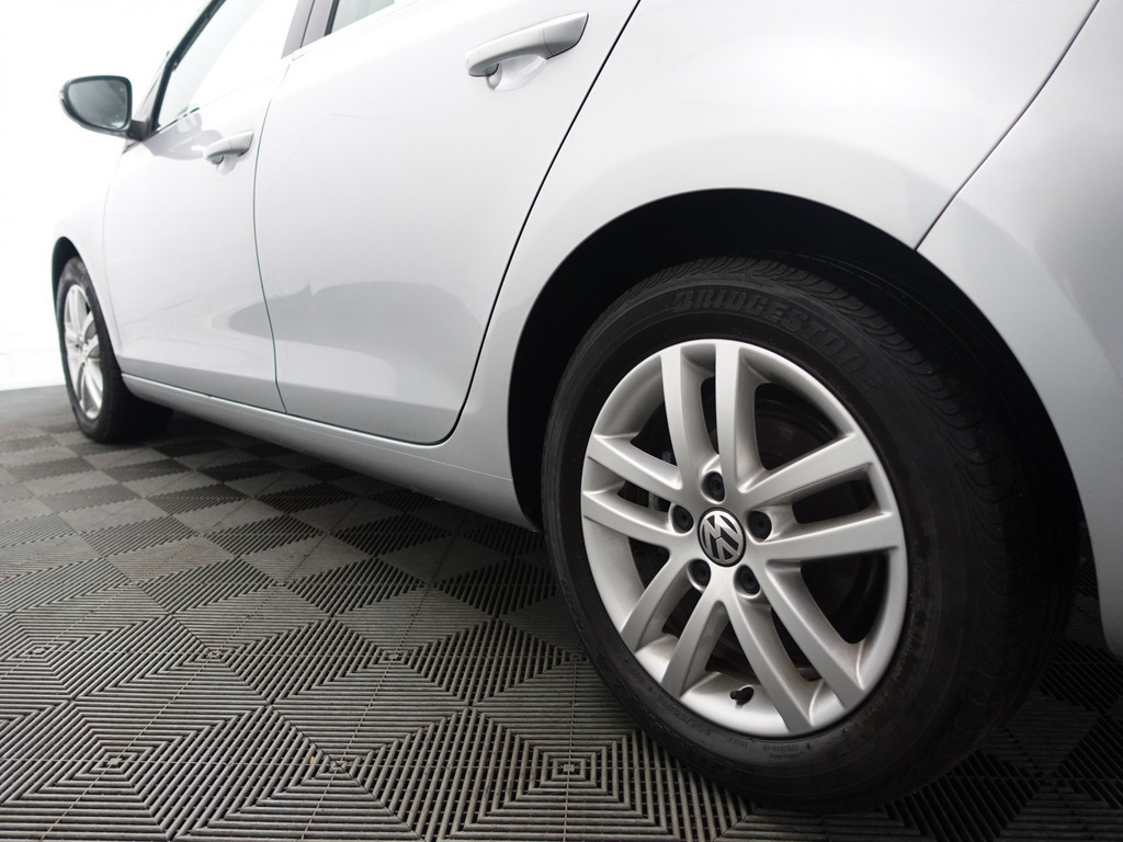 
Volkswagen Golf 1.6 TDI HIGHLINE BLUEMOTION – Full map Navi, Alcantara, ECC, LMV, PDC vol									