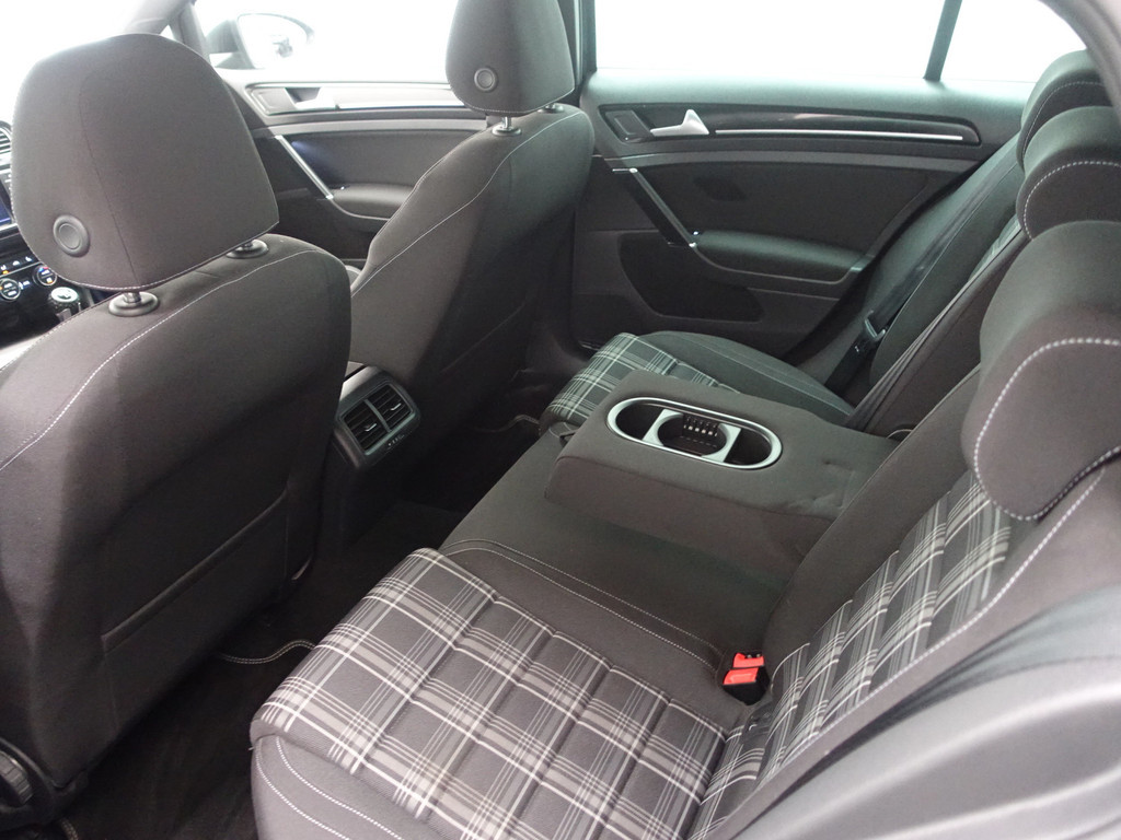 
Volkswagen Golf 2.0 TDI GTD Performance- Xenon Led, Navi, Stoelverwarming, Driving selection, Adap Cruise vol									