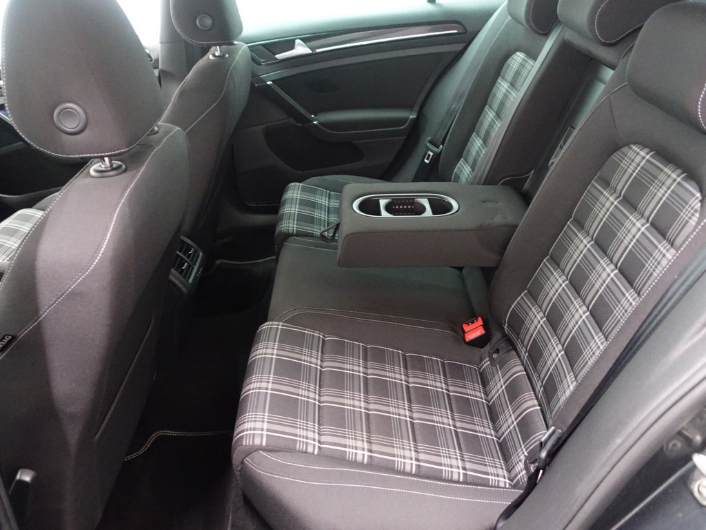 
Volkswagen Golf 2.0 TDI GTD Performance- Xenon Led, Navi, Stoelverwarming, Driving selection, Adap Cruise vol									