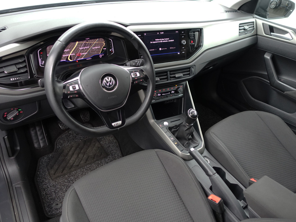 
Volkswagen Polo 1.6 TDI R Line- Panodak, Xenon Led, Carplay, Park Assist, Park Pilot, Beats Audio, Virtual Cockpit vol									