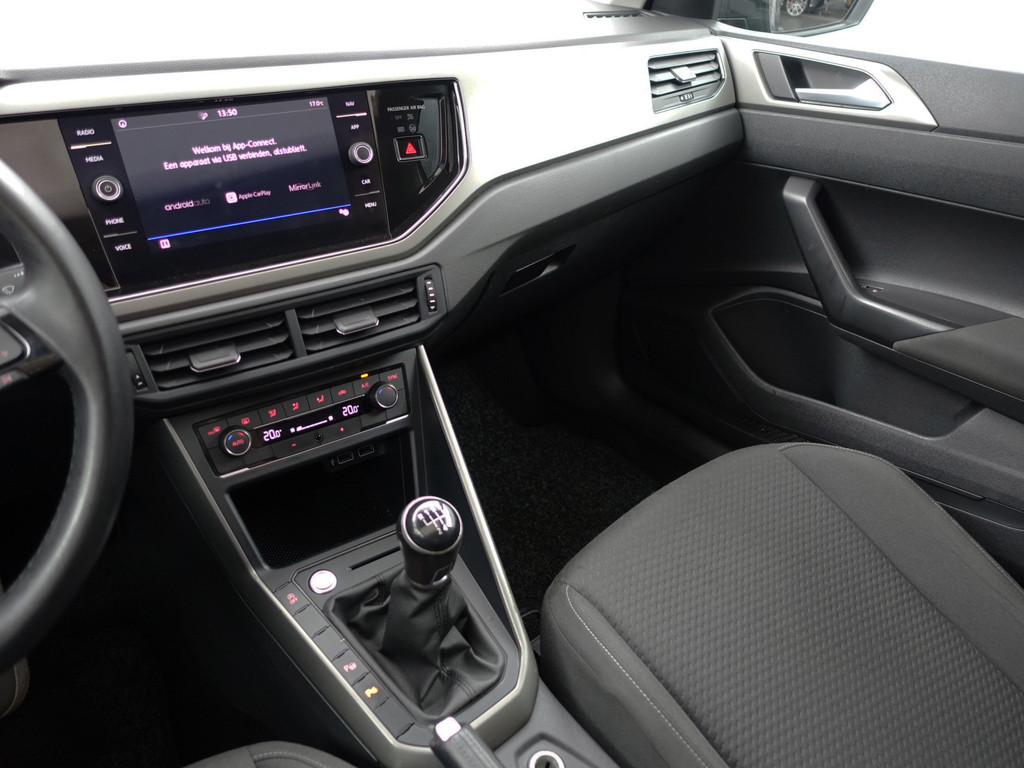 
Volkswagen Polo 1.6 TDI R Line- Panodak, Xenon Led, Carplay, Park Assist, Park Pilot, Beats Audio, Virtual Cockpit vol									