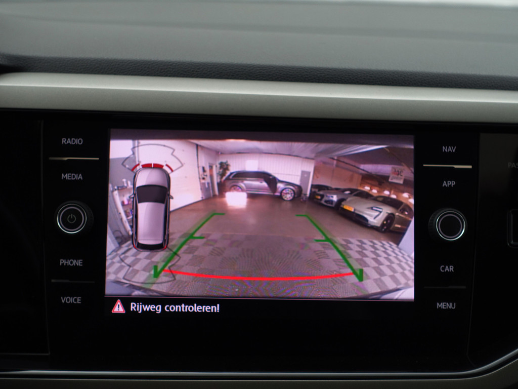 
Volkswagen Polo 1.6 TDI R Line- Panodak, Xenon Led, Carplay, Park Assist, Park Pilot, Beats Audio, Virtual Cockpit vol									