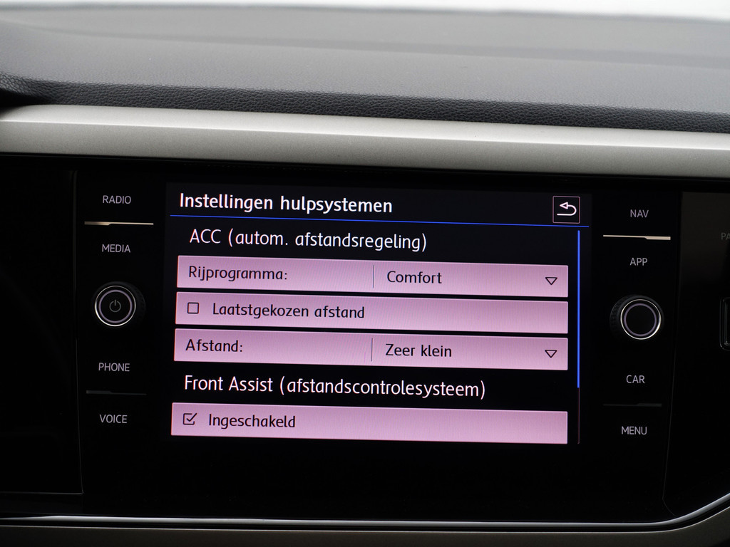 
Volkswagen Polo 1.6 TDI R Line- Panodak, Xenon Led, Carplay, Park Assist, Park Pilot, Beats Audio, Virtual Cockpit vol									