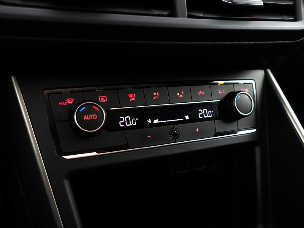 
Volkswagen Polo 1.6 TDI R Line- Panodak, Xenon Led, Carplay, Park Assist, Park Pilot, Beats Audio, Virtual Cockpit vol									