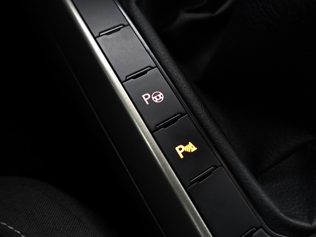 
Volkswagen Polo 1.6 TDI R Line- Panodak, Xenon Led, Carplay, Park Assist, Park Pilot, Beats Audio, Virtual Cockpit vol									