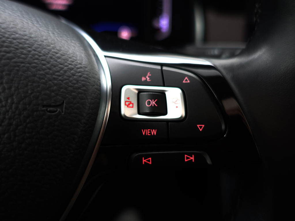 
Volkswagen Polo 1.6 TDI R Line- Panodak, Xenon Led, Carplay, Park Assist, Park Pilot, Beats Audio, Virtual Cockpit vol									