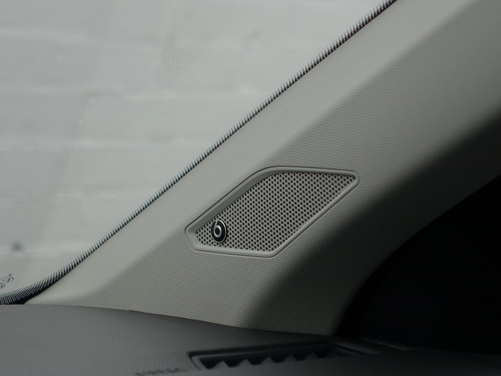 
Volkswagen Polo 1.6 TDI R Line- Panodak, Xenon Led, Carplay, Park Assist, Park Pilot, Beats Audio, Virtual Cockpit vol									