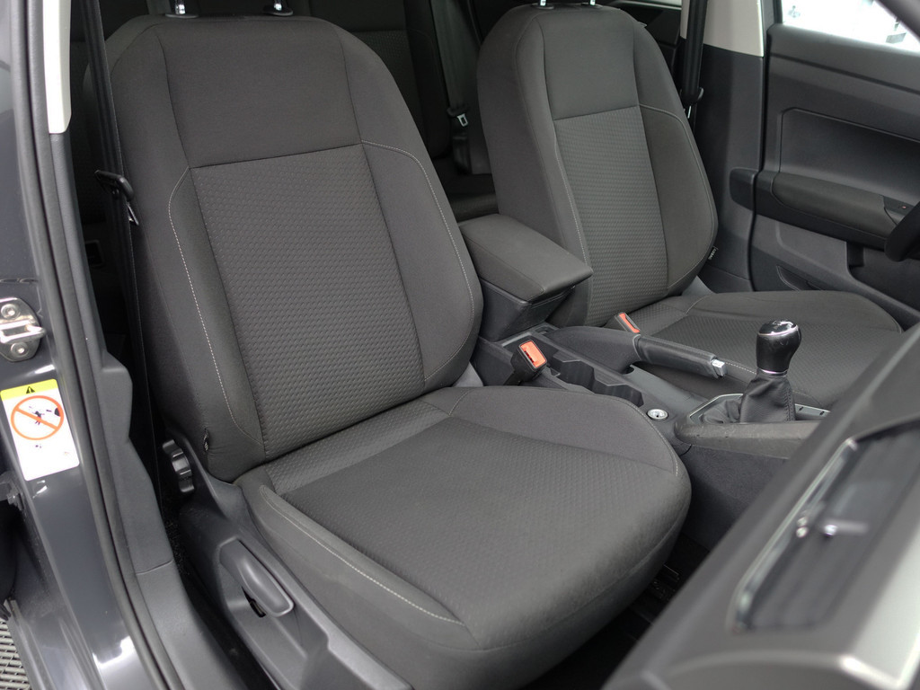 
Volkswagen Polo 1.6 TDI R Line- Panodak, Xenon Led, Carplay, Park Assist, Park Pilot, Beats Audio, Virtual Cockpit vol									