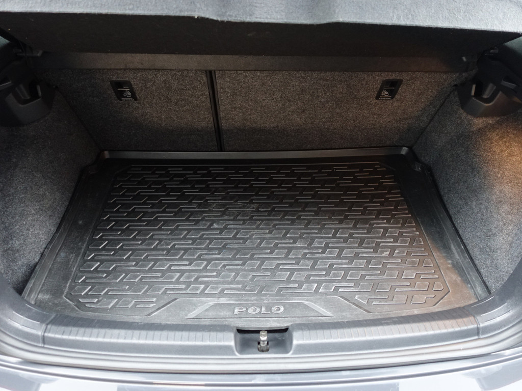 
Volkswagen Polo 1.6 TDI R Line- Panodak, Xenon Led, Carplay, Park Assist, Park Pilot, Beats Audio, Virtual Cockpit vol									