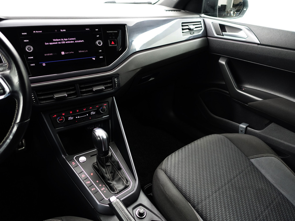 
Volkswagen Polo 1.0 TSI R Line Aut- Panodak, Xenon Led, CarPlay, Dynamic Select, Keyless, Virtual Cockpit, Ada Cruise vol									