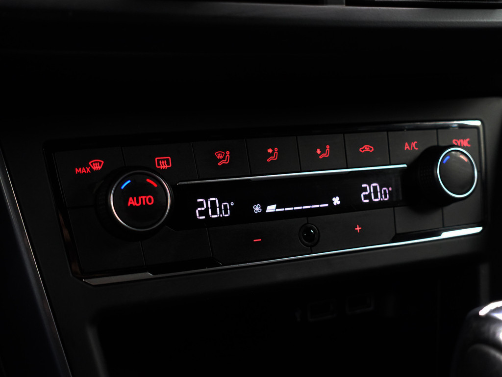 
Volkswagen Polo 1.0 TSI R Line Aut- Panodak, Xenon Led, CarPlay, Dynamic Select, Keyless, Virtual Cockpit, Ada Cruise vol									