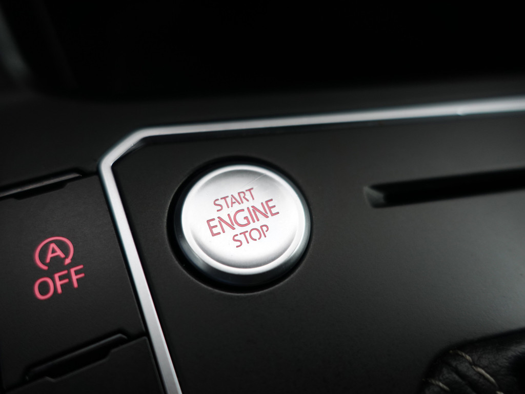 
Volkswagen Polo 1.0 TSI R Line Aut- Panodak, Xenon Led, CarPlay, Dynamic Select, Keyless, Virtual Cockpit, Ada Cruise vol									