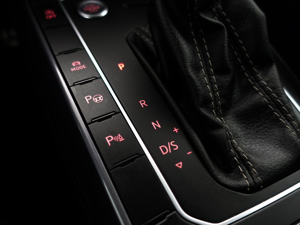 
Volkswagen Polo 1.0 TSI R Line Aut- Panodak, Xenon Led, CarPlay, Dynamic Select, Keyless, Virtual Cockpit, Ada Cruise vol									