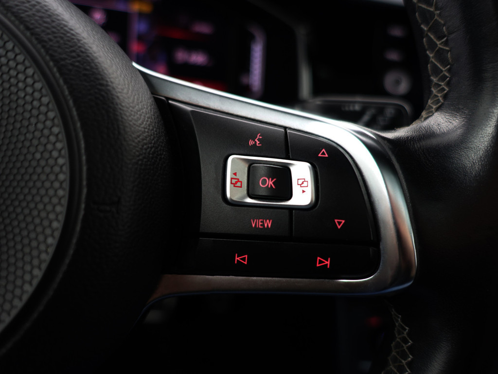 
Volkswagen Polo 1.0 TSI R Line Aut- Panodak, Xenon Led, CarPlay, Dynamic Select, Keyless, Virtual Cockpit, Ada Cruise vol									