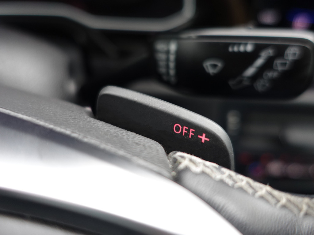 
Volkswagen Polo 1.0 TSI R Line Aut- Panodak, Xenon Led, CarPlay, Dynamic Select, Keyless, Virtual Cockpit, Ada Cruise vol									