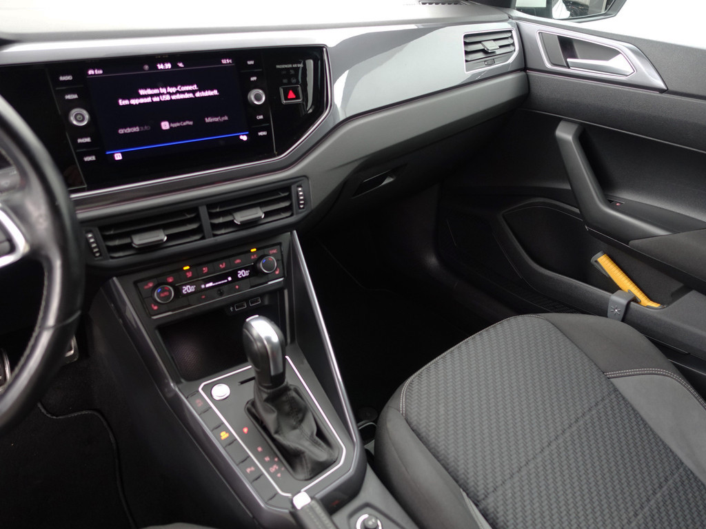 
								Volkswagen Polo 1.0 TSI R Line Aut- Panodak, Virtual Cockpit, Xenon Led, Ada Cruise, Carplay, Park Assist, Dynamic Select vol									