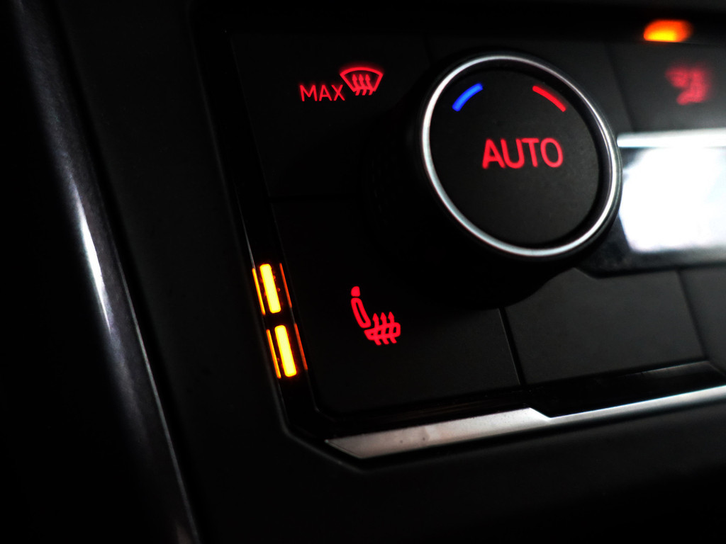 
								Volkswagen Polo 1.0 TSI R Line Aut- Panodak, Virtual Cockpit, Xenon Led, Ada Cruise, Carplay, Park Assist, Dynamic Select vol									