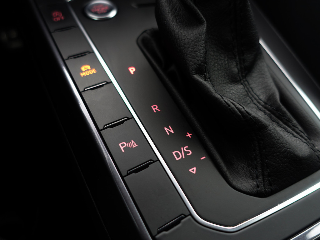 
								Volkswagen Polo 1.0 TSI R Line Aut- Panodak, Virtual Cockpit, Xenon Led, Ada Cruise, Carplay, Park Assist, Dynamic Select vol									