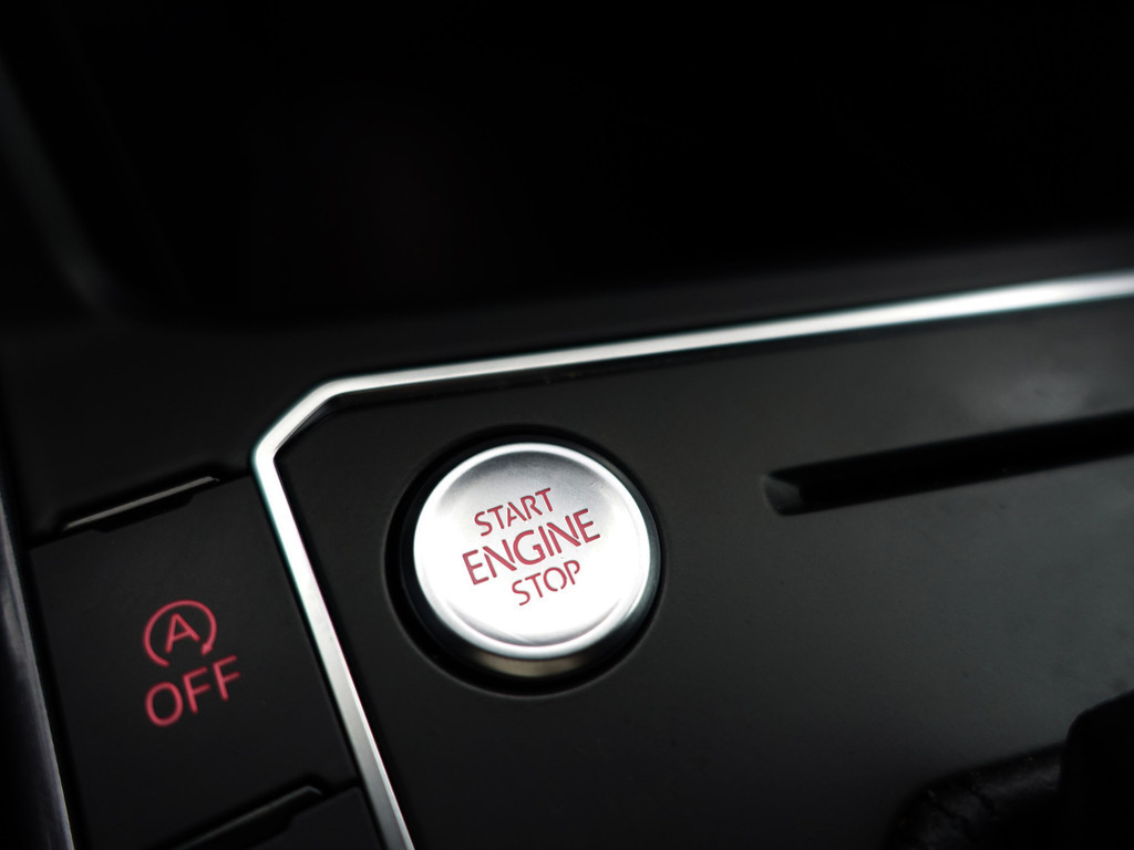 
								Volkswagen Polo 1.0 TSI R Line Aut- Panodak, Virtual Cockpit, Xenon Led, Ada Cruise, Carplay, Park Assist, Dynamic Select vol									