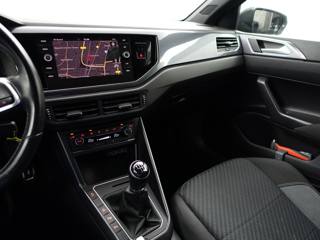 
Volkswagen Polo 1.0 TSI R Line+ Panoramadak, Xenon Led, Dynamic Select, Ada Cruise, Park Assist, Park Pilot vol									