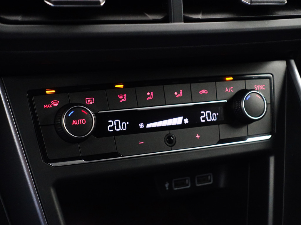 
Volkswagen Polo 1.0 TSI R Line+ Panoramadak, Xenon Led, Dynamic Select, Ada Cruise, Park Assist, Park Pilot vol									