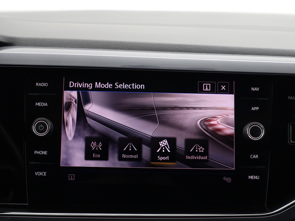 
								Volkswagen Polo 1.0 TSI R Line Aut- Panoramadak, CarPlay, Xenon Led, Keyless, Dynamic Select, Virtual Cockpit vol									