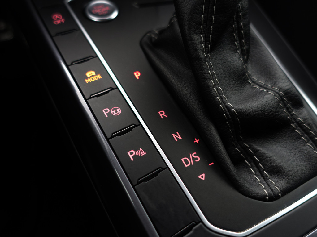 
								Volkswagen Polo 1.0 TSI R Line Aut- Panoramadak, CarPlay, Xenon Led, Keyless, Dynamic Select, Virtual Cockpit vol									