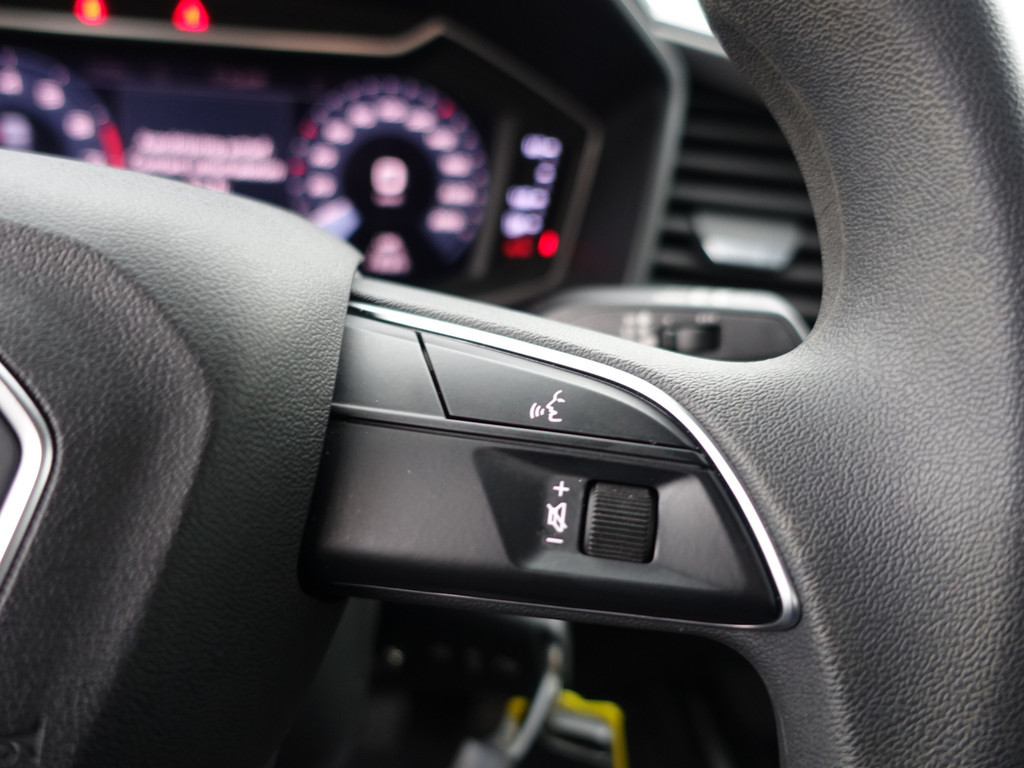 
Audi A1 Sportback 25 TFSI S-Line Two Tone, Virtual Cockpit, Navi, Clima, Lane Assist vol									