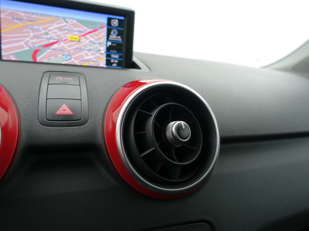 
Audi A1 Sportback 1.2 TFSI S Line- Two Tone, Navi, Clima, Cruise, Led, Bluetooth Audio vol									