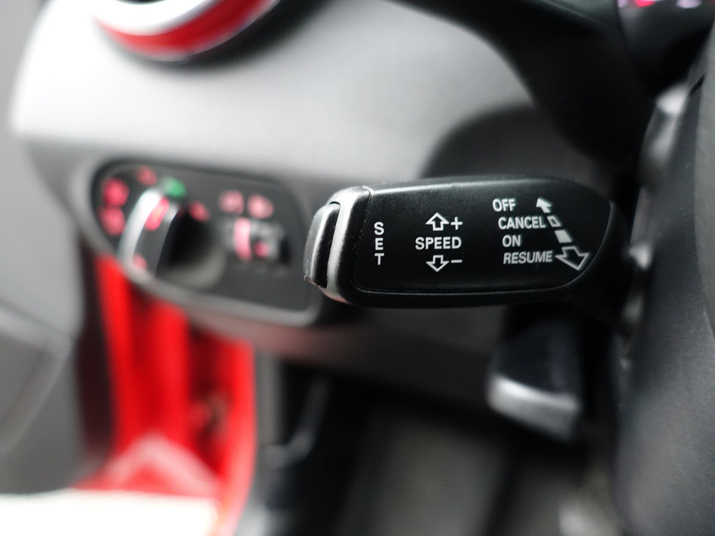 
Audi A1 Sportback 1.2 TFSI S Line- Two Tone, Navi, Clima, Cruise, Led, Bluetooth Audio vol									